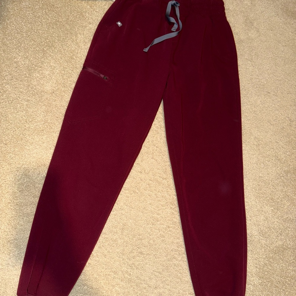 Figs women jogger burgundy scrub Pants high waisted size small!!!